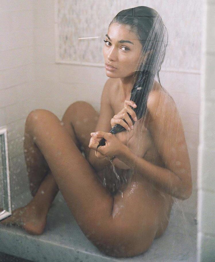 Kelly Gale nude